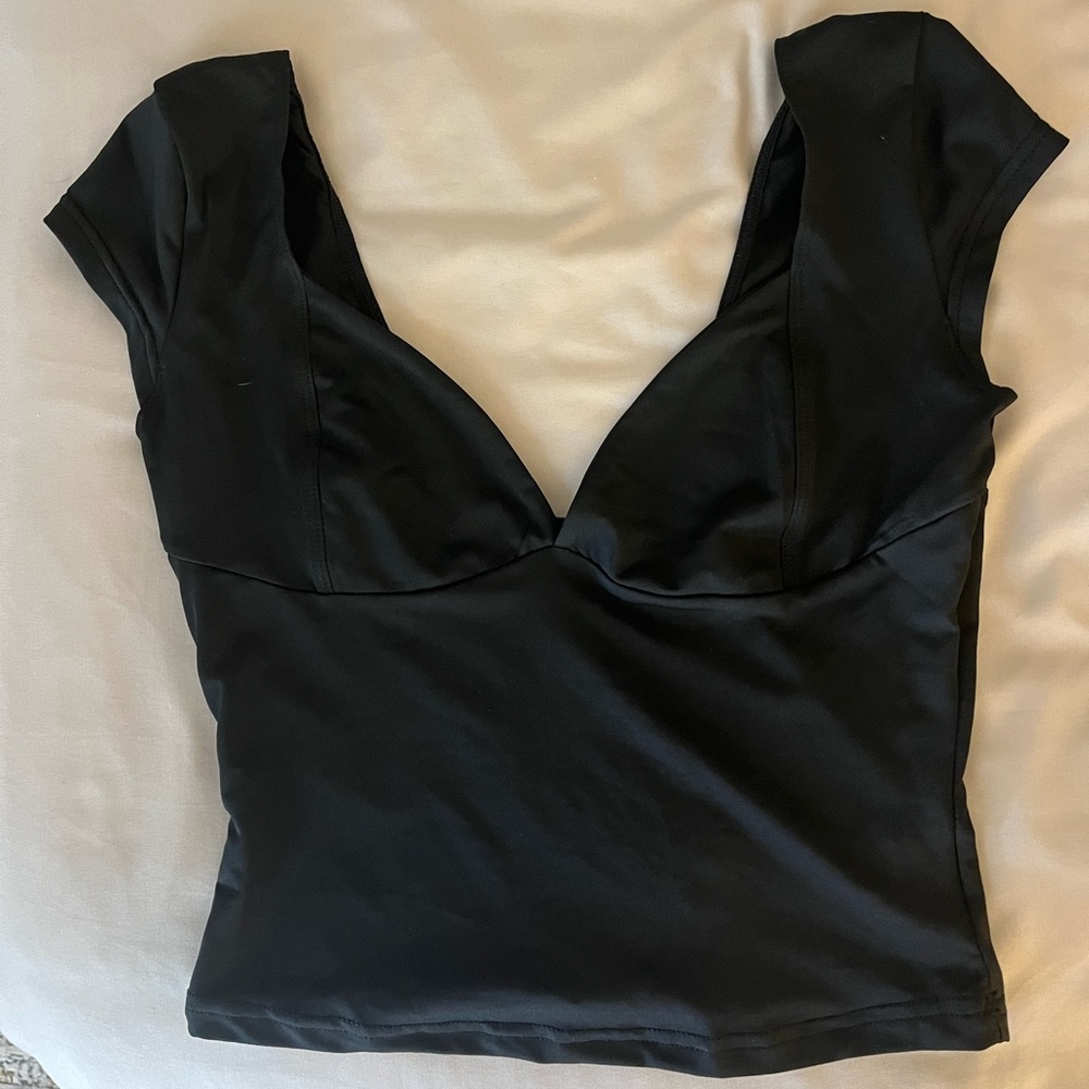 Size M black crop top